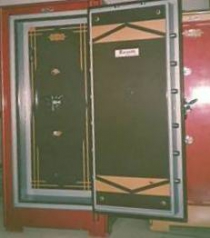 200 CM x 85 CM x 85 CM *2000 KG